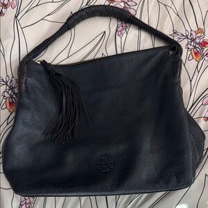 Tory Burch Black Shoulder Bag Sleek Leather Design